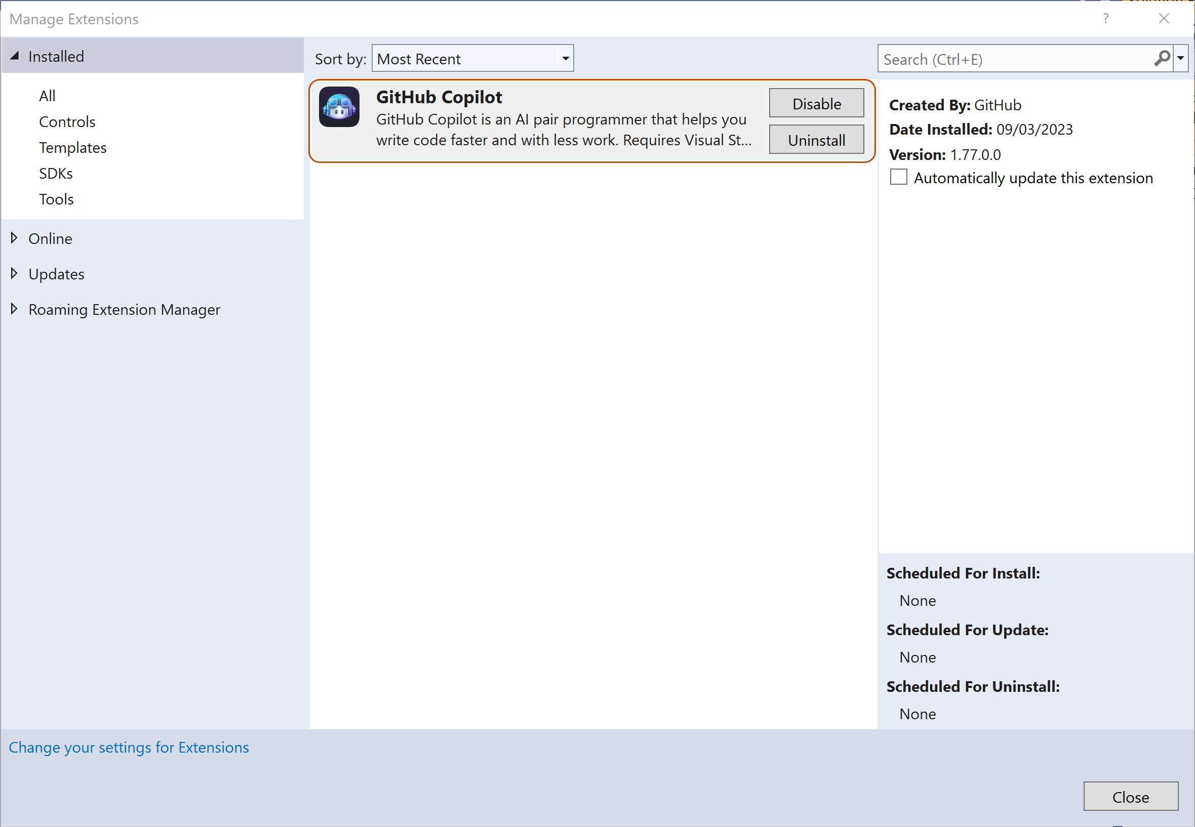 Captura de tela de uma lista de extensões instaladas no Visual Studio. A extensão do "GitHub Copilot" está realçada com um contorno em laranja.