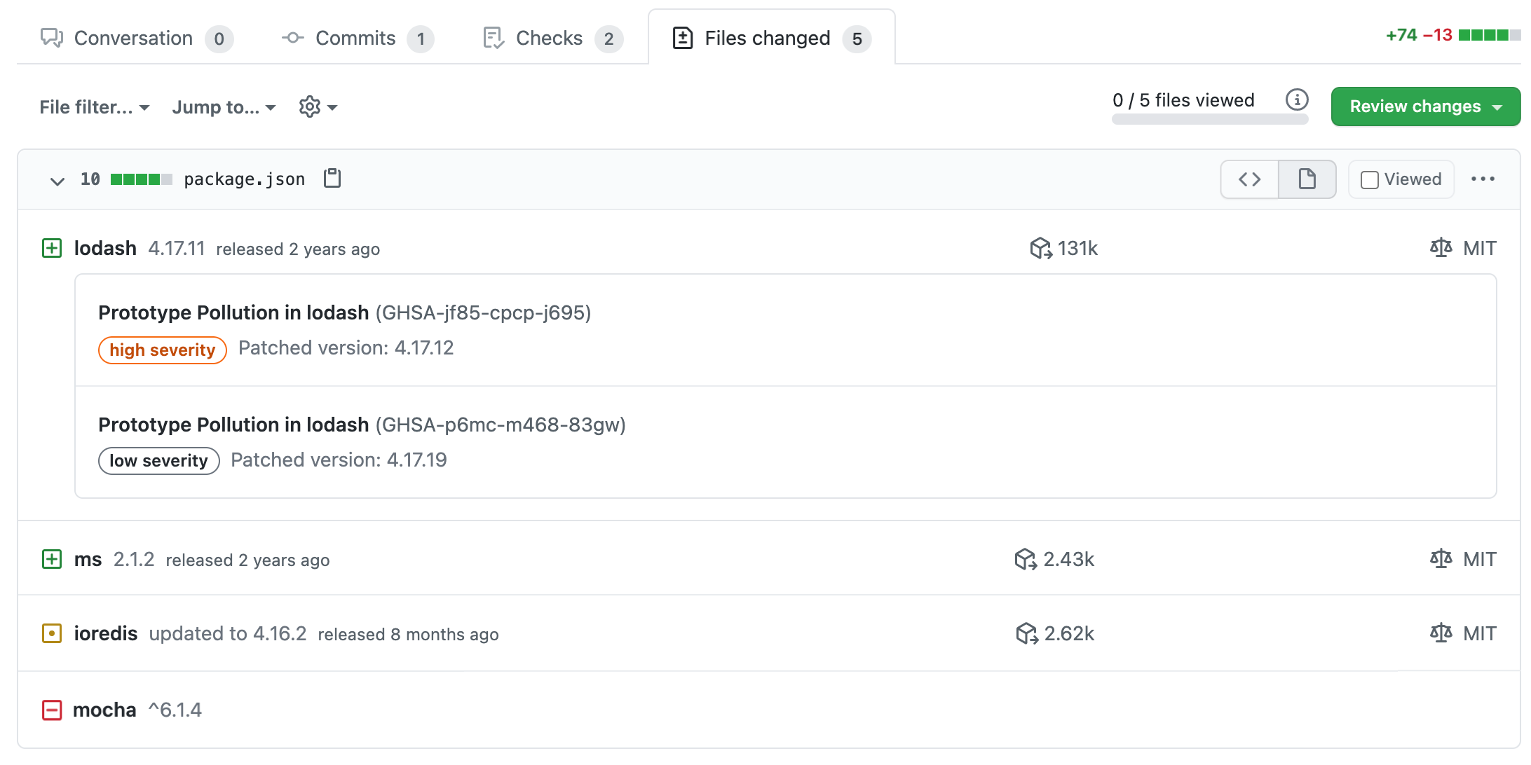 Captura de tela dos avisos de vulnerabilidade em uma revisão de dependência para uma solicitação de pull.