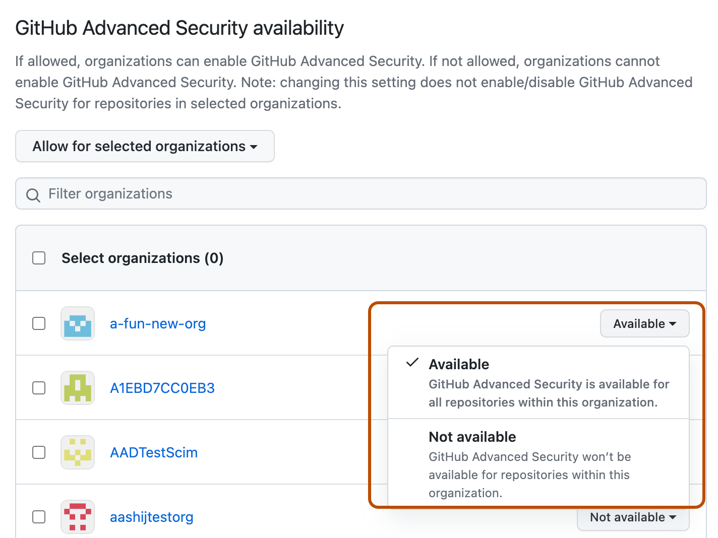 Advanced Security ポリシーのスクリーンショット。 Enterprise アカウントの個々の Organization に対して Advanced Security ポリシーを選ぶドロップダウンが、オレンジ色の枠線で強調表示されています。