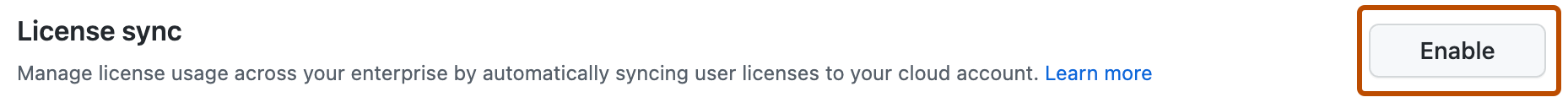Captura de tela da opção "Sincronização de licenças" na página do GitHub Connect. O botão "Habilitar" é realçado com um contorno laranja.