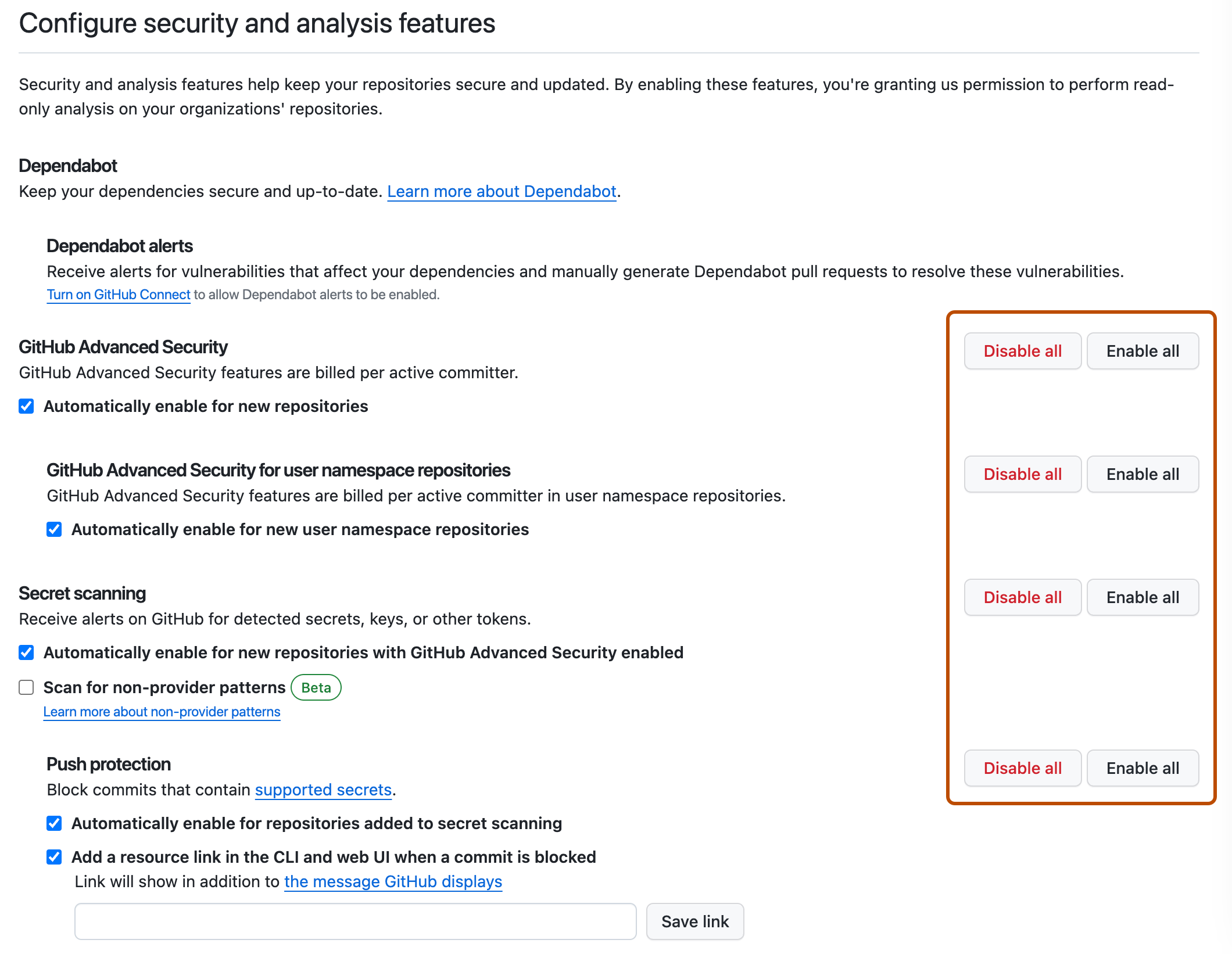 Captura de pantalla de la sección "Configurar características de seguridad y análisis" de la configuración empresarial. A la derecha de cada configuración se muestran los botones "Habilitar todo" y "Deshabilitar todo", que se resaltan en naranja oscuro.