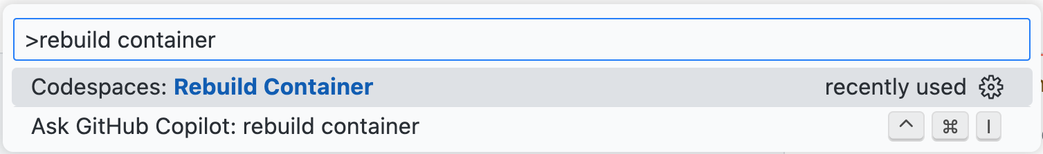 テキスト ボックスに「rebuild container」と入力され、ドロップダウンで [Codespace: コンテナーのリビルド] オプションが強調されている、コマンド パレットのスクリーンショット。