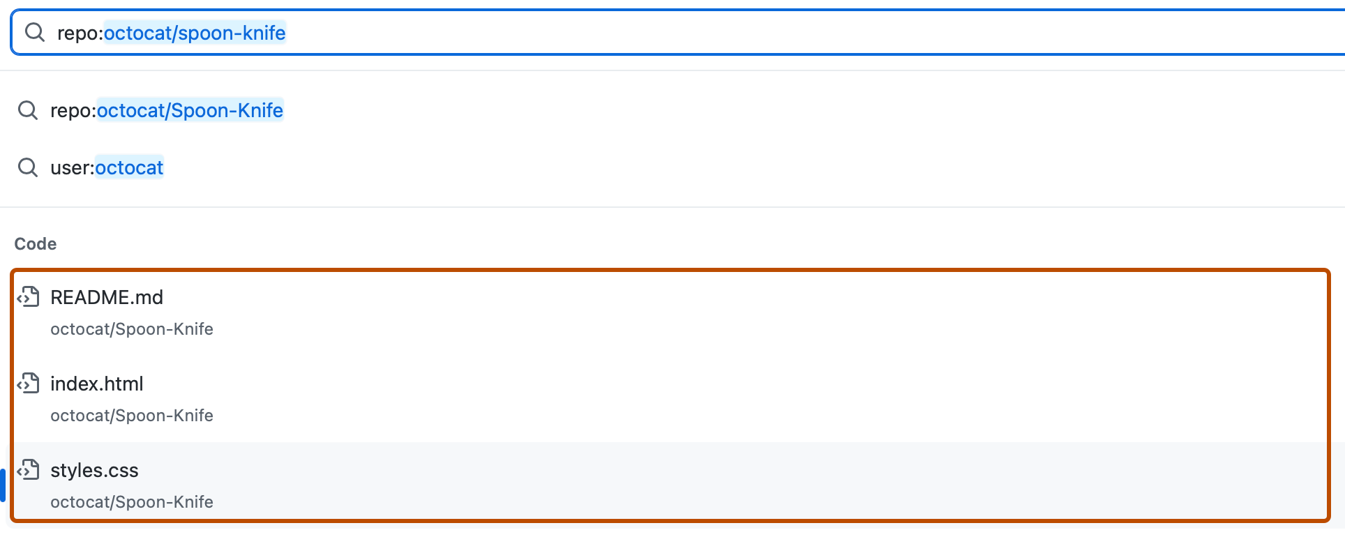 Screenshot: Suche nach „repo:octocat/spoon-knife“. Die Codeergebnisse sind dunkelorange hervorgehoben.
