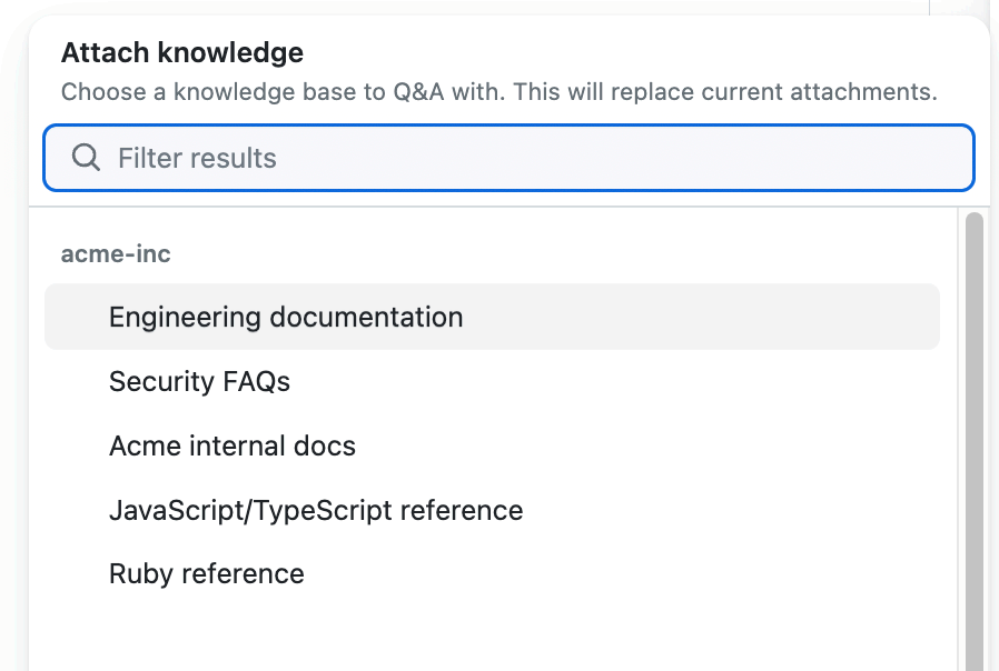 Captura de tela mostrando o popover "Anexar conhecimento" com uma lista de bases de informações.
