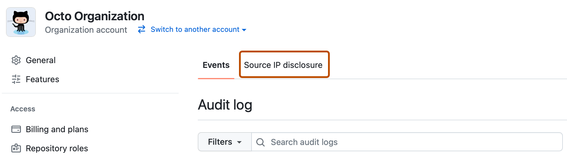 Captura de tela da página "Log de auditoria" de uma organização. Uma guia, rotulada como "Divulgação de IP de origem", é descrita em laranja escuro.