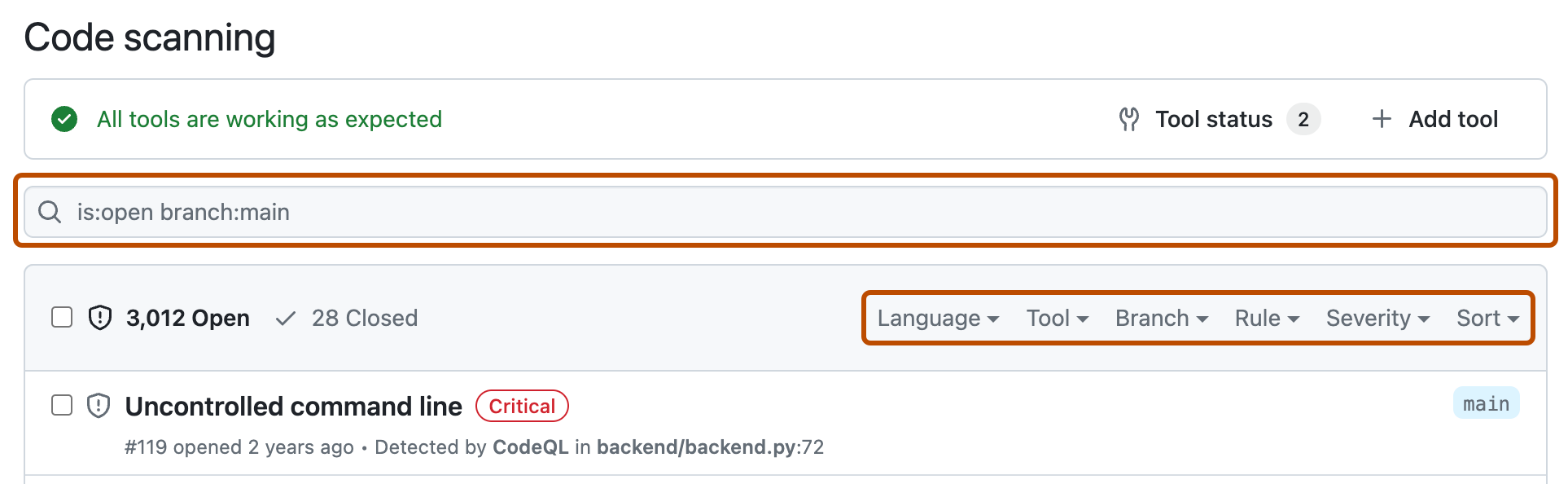 Capture d'écran de la page d'alerte code scanning. La zone de recherche et les menus déroulants des filtres sont soulignés en orange foncé.