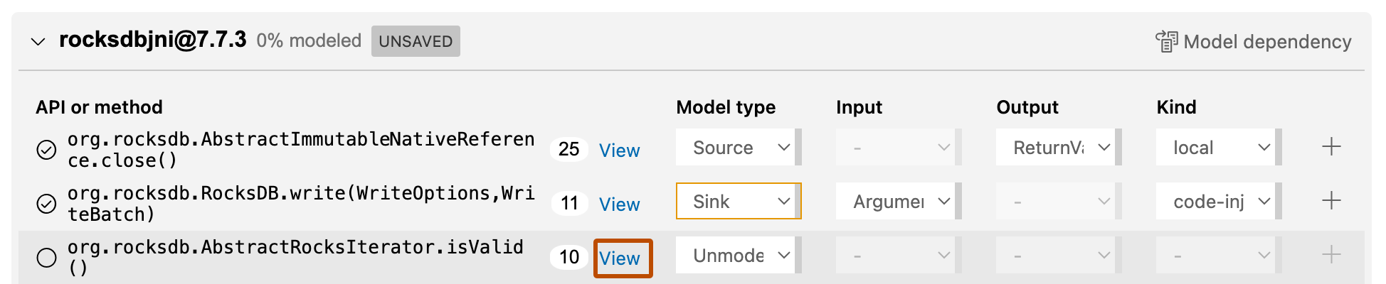 Captura de pantalla de la vista “Modo de aplicación” del editor de paquetes de modelos de CodeQL en Visual Studio Code que muestra las llamadas al marco “rocksdbjni” listo para el modelado. La opción “Ver” aparece resaltada con un contorno naranja.