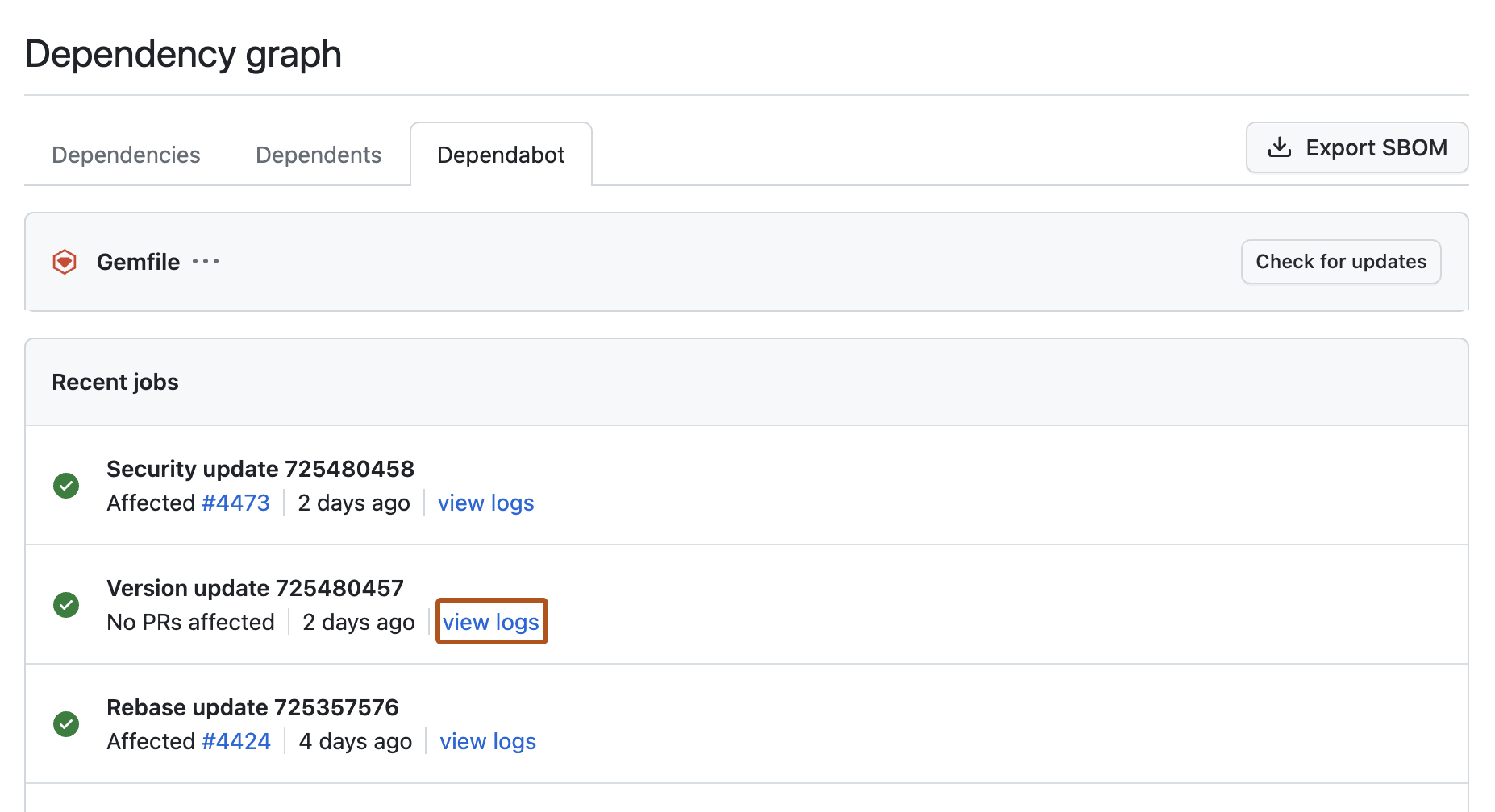 Captura de tela de uma entrada de log de trabalho do Dependabot para o gerenciador de pacotes Gemfile. Um botão chamado "Exibir logs" é realçado em um contorno laranja-escuro.