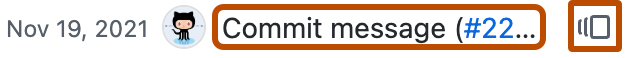 Captura de tela de um commit na exibição de identificação. A mensagem de confirmação e o ícone de versões estão realçados em laranja escuro.